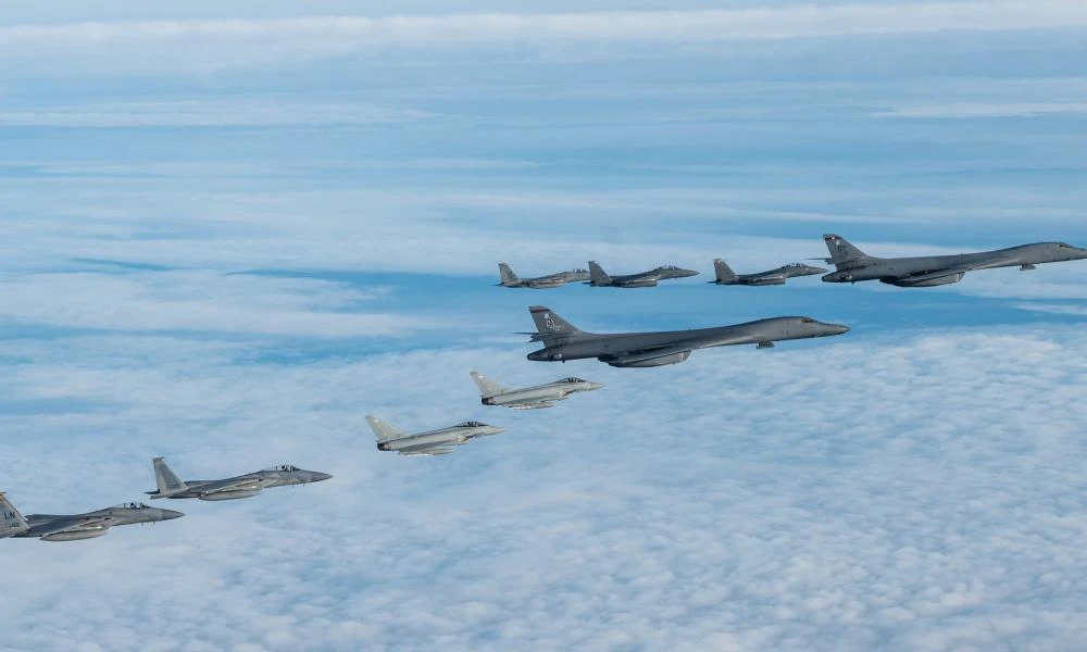 Βρετανικά αεροσκάφη αναπτύσσονται πάνω από την Ευρώπη για «επίδειξη δύναμης»